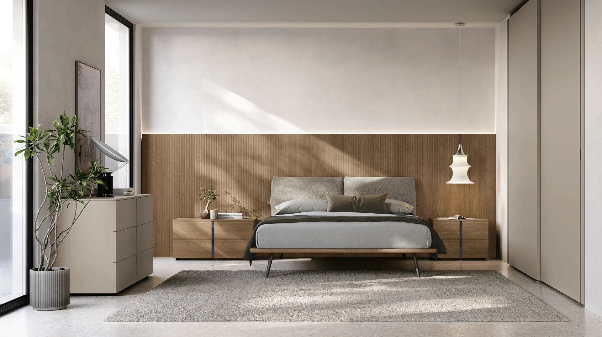 Letto Piuma Tomasella in legno Rovere Cognac con boiserie Glove, contenitori Nadir in materico Arena e armadio Nadir. Composizione camera da letto ampia e luminosa. Tomasella Night Collection 2024.
