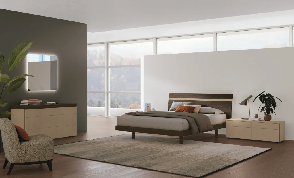 Letto Joker Tomasella Contract in Rovere Moka abbinato ai contenitori Argo in Argilla Tortora e Rovere Moka, specchiera Vela. Camera da letto contemporanea 2024.